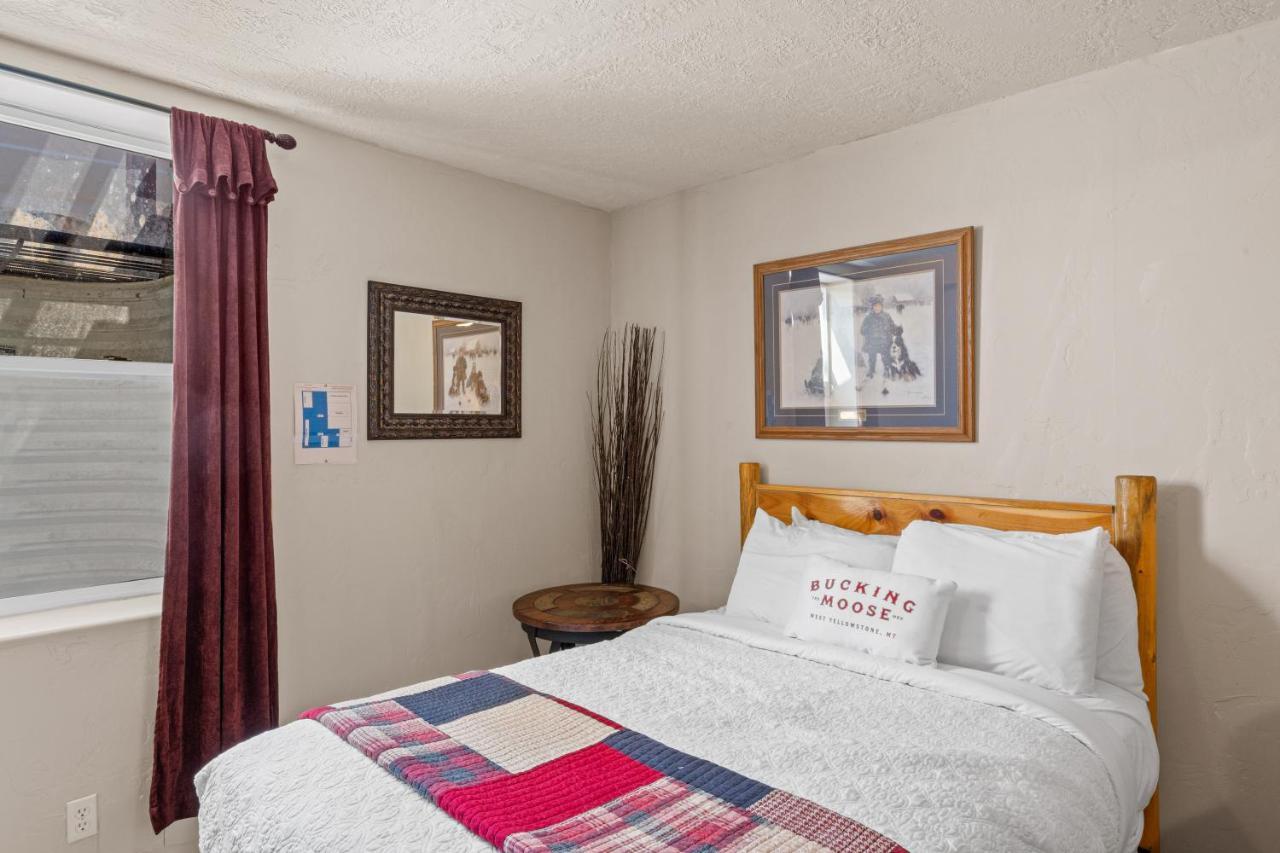 The Bucking Moose Hotel West Yellowstone Exterior foto