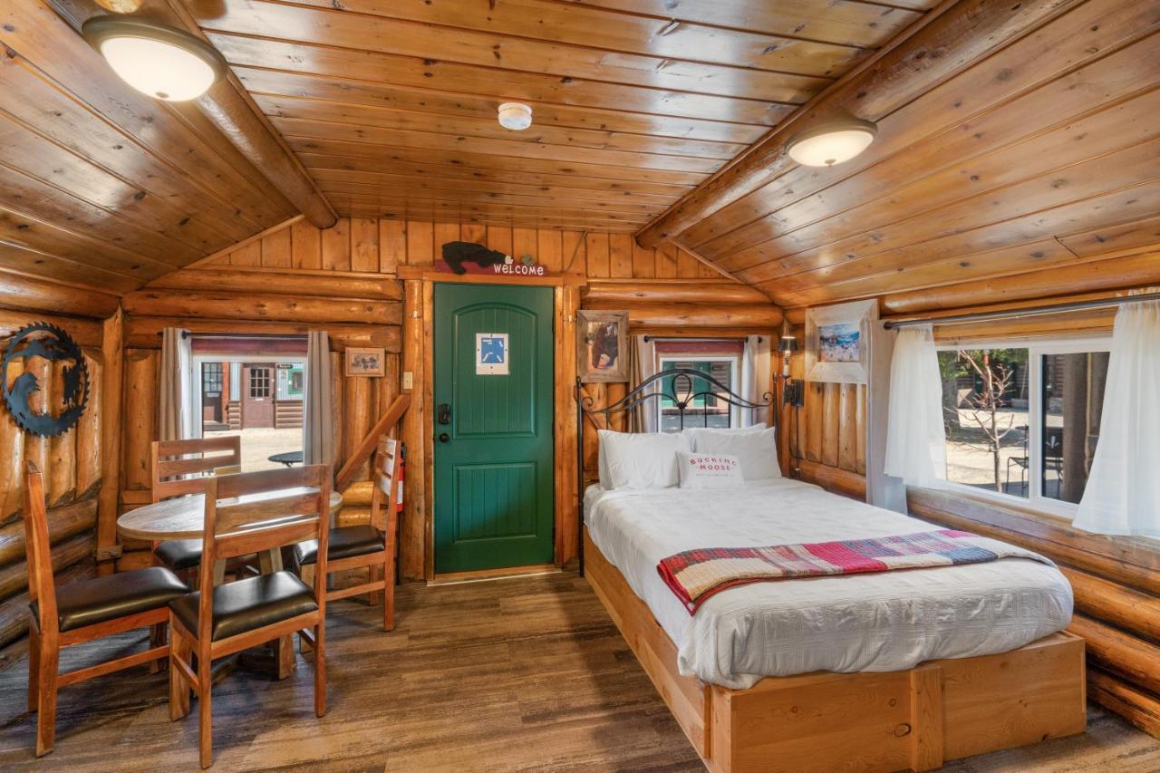 The Bucking Moose Hotel West Yellowstone Exterior foto