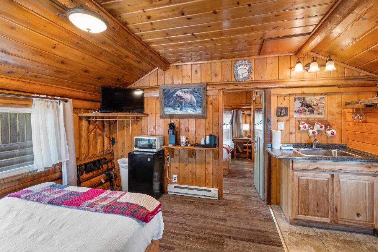 The Bucking Moose Hotel West Yellowstone Exterior foto