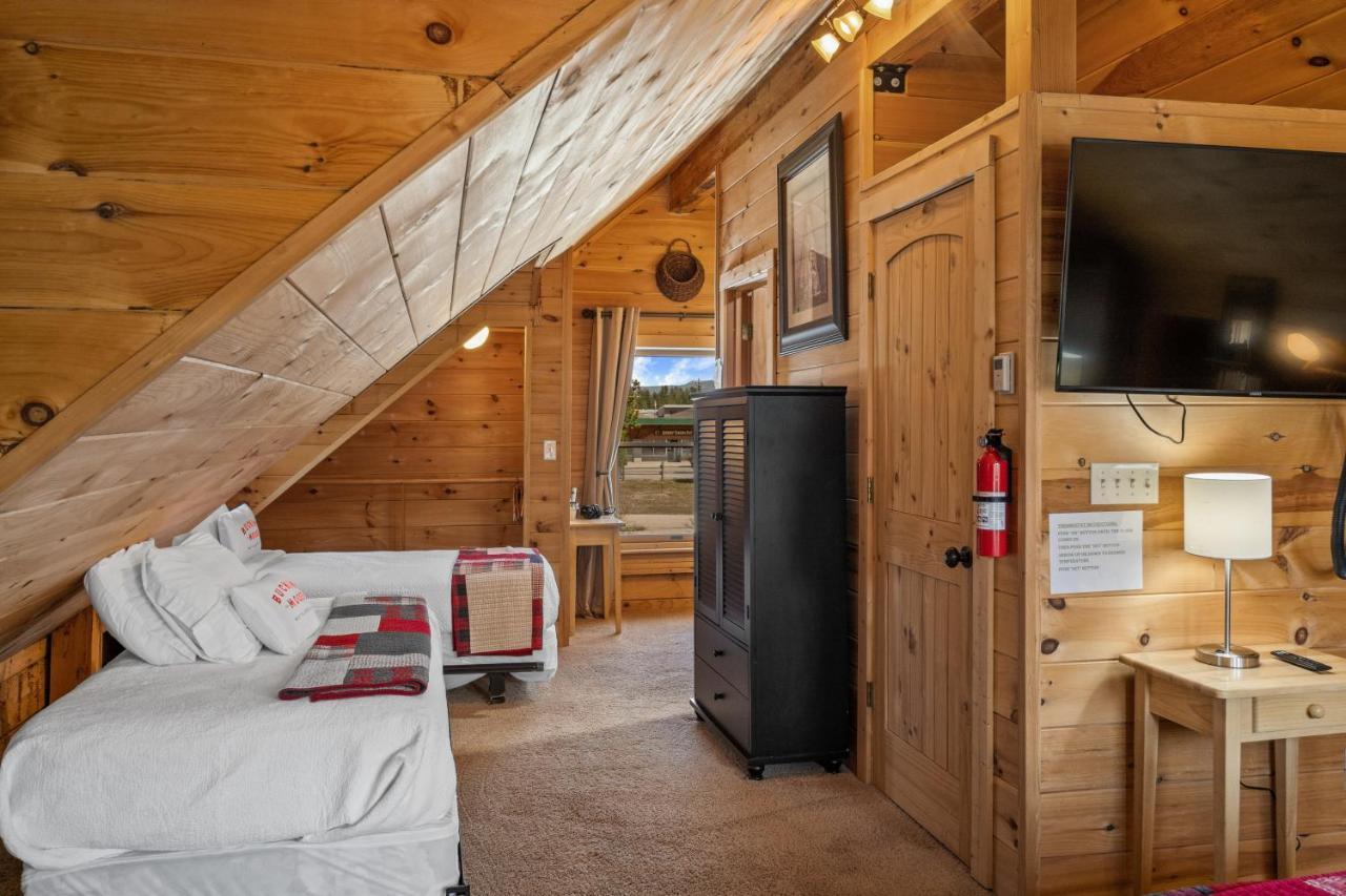 The Bucking Moose Hotel West Yellowstone Exterior foto