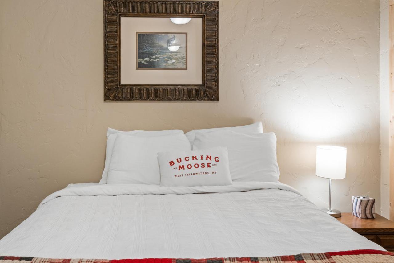 The Bucking Moose Hotel West Yellowstone Exterior foto