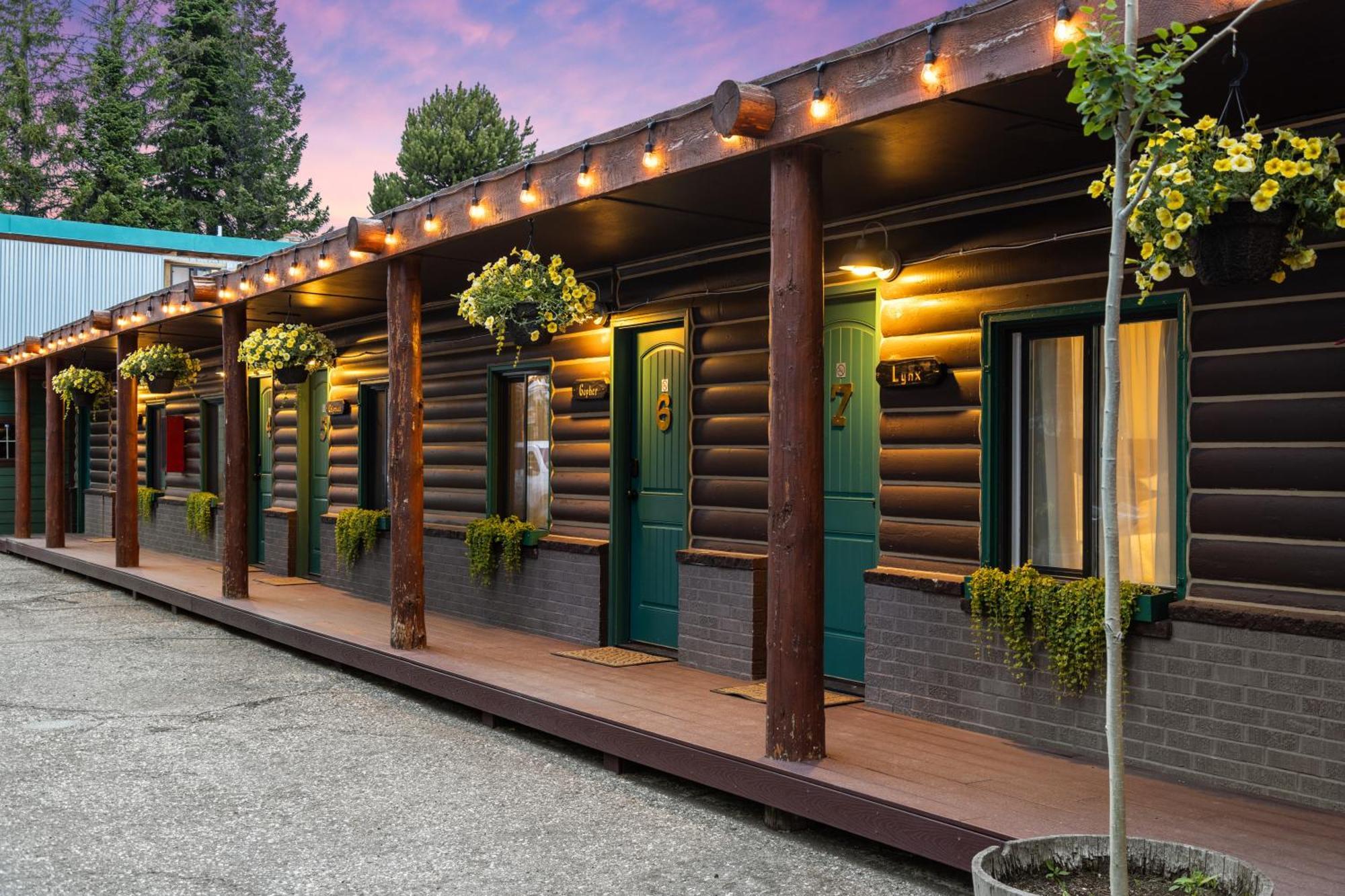 The Bucking Moose Hotel West Yellowstone Exterior foto